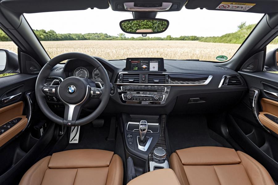 Торпедо BMW 220d Convertible M Sport Package 2016 года  (WW) (фото 47 из 65)